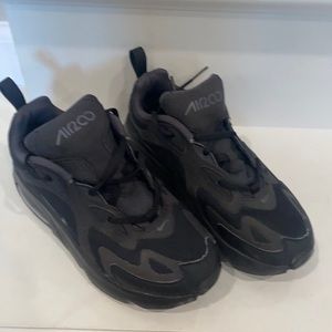 Boys Nike airs sneakers